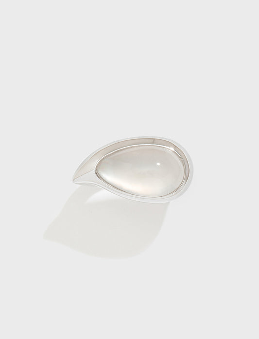 水滴镶白玛瑙戒指 Water Drop White Agate Ring