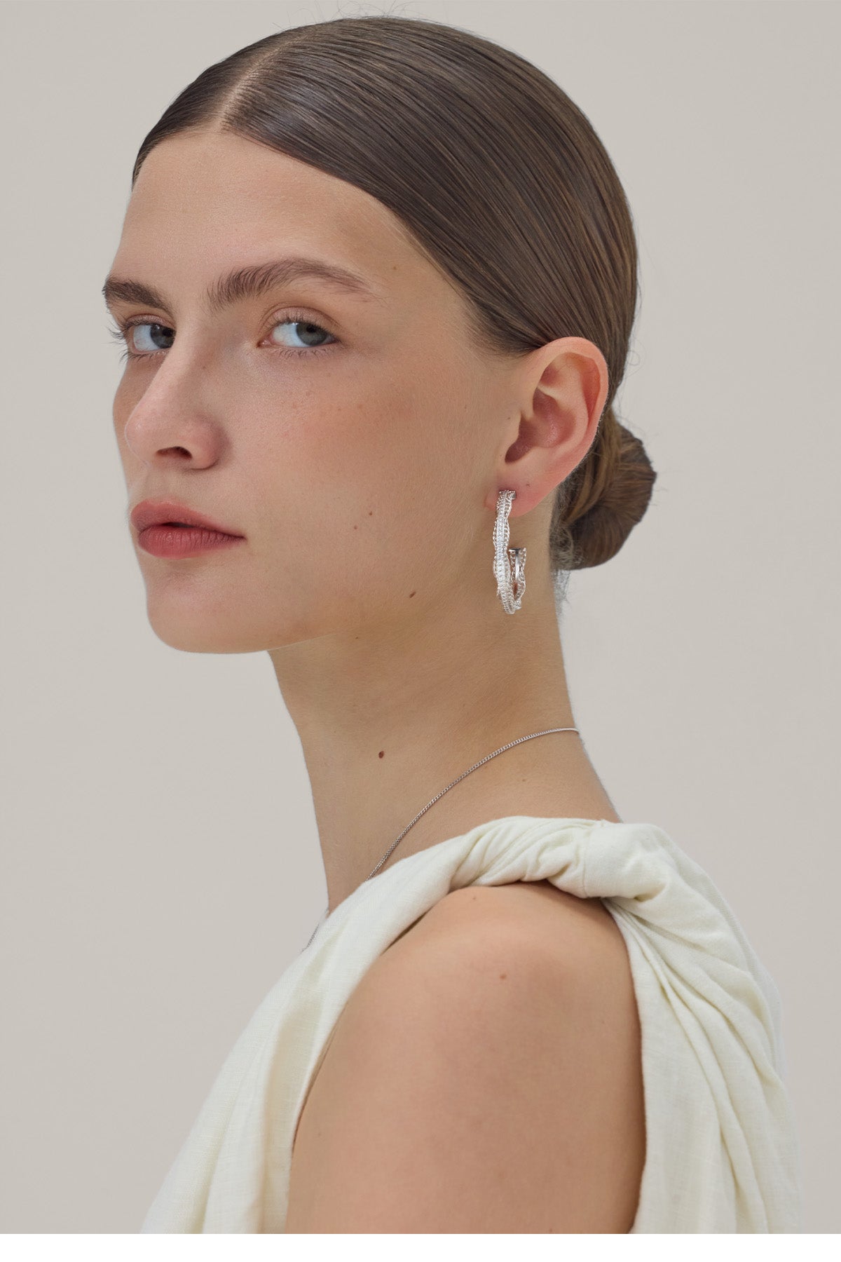 密镶锆石链条纽花耳圈 Starlink Zicron Hoops