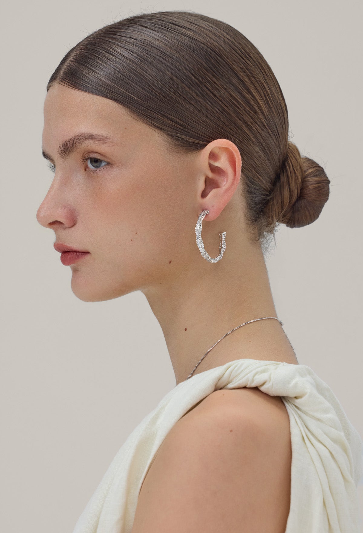 密镶锆石链条纽花耳圈 Starlink Zicron Hoops